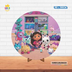 Painel Redondo 3D Casa Magica de Gabby  Tecido 50cm X 50cm Com Suporte MDF