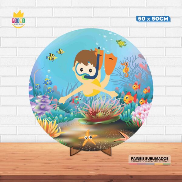 Painel Redondo 3D Mergulhador Aventureiro Tecido 50cm X 50cm Com Suporte MDF