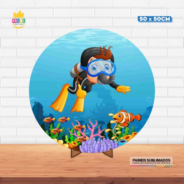 Painel Redondo 3D Mergulhador Aventureiro Tecido 50cm X 50cm Com Suporte MDF