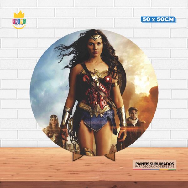 Painel Redondo 3D Mulher Maravilha Tecido 50cm X 50cm Com Suporte MDF
