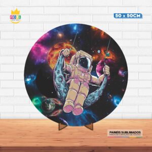 Painel Redondo 3D Galáxia Astronauta Tecido 50cm X 50cm Com Suporte MDF