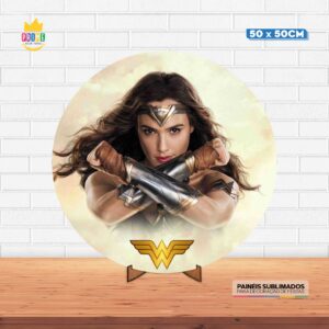 Painel Redondo 3D Mulher Maravilha Tecido 50cm X 50cm Com Suporte MDF