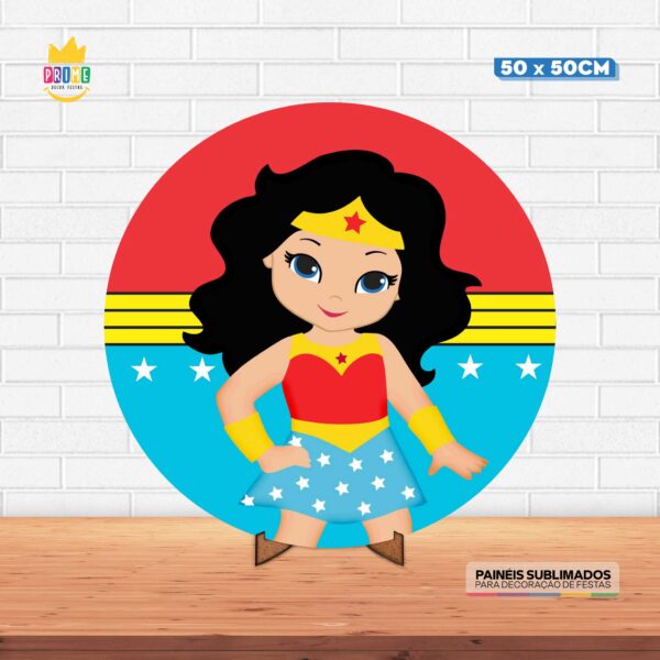 Painel Redondo 3D Mulher Maravilha Tecido 50cm X 50cm Com Suporte MDF